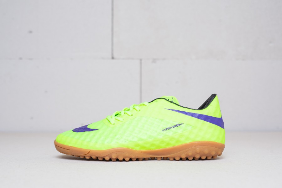 Футбольная обувь Nike HyperVenom Phantom TF