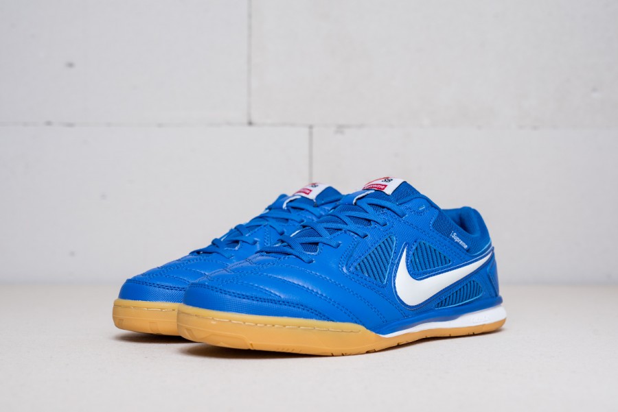 Футбольная обувь Nike