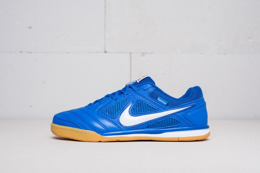 Футбольная обувь Nike