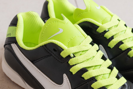 Футбольная обувь Nike Tiempo IC