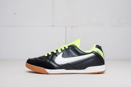 Футбольная обувь Nike Tiempo IC