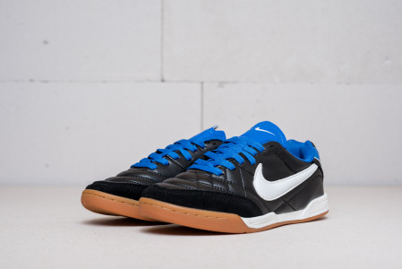 Футбольная обувь Nike Tiempo IC
