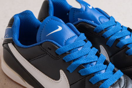 Футбольная обувь Nike Tiempo IC