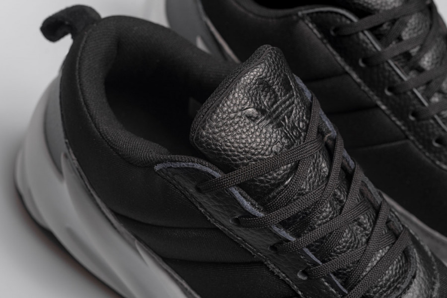 Кроссовки Adidas SHARKS