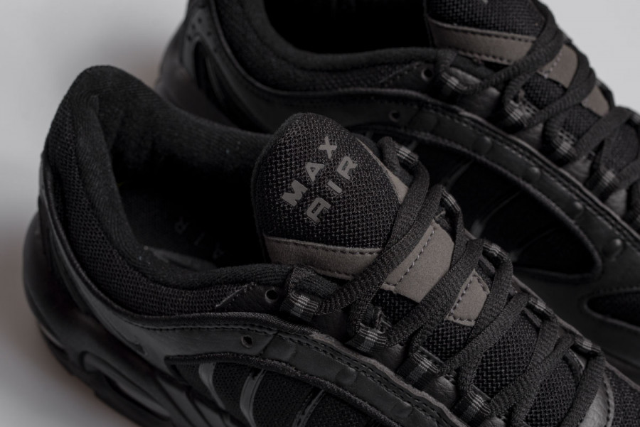 Кроссовки Nike Air Max Tailwind IV