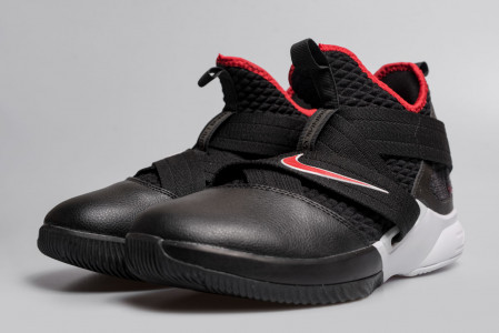 Кроссовки Nike LeBron Soldier 12