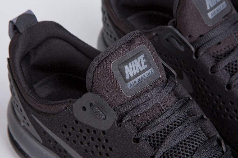 Кроссовки Nike Air Max DLX