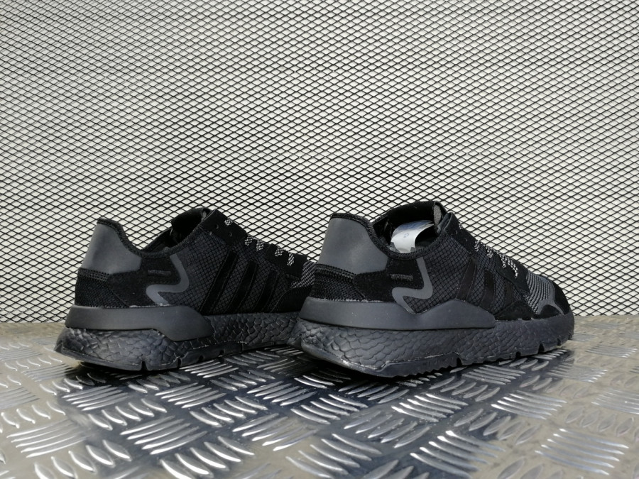 кроссовки мужские Adidas Nite Jogger Core Black / Carbon / Carbon
