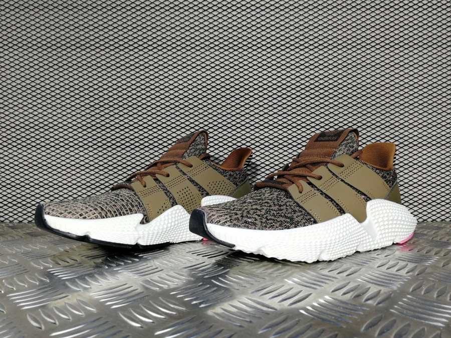 кроссовки мужские Adidas Prophere Trace Olive / Chalk Pink