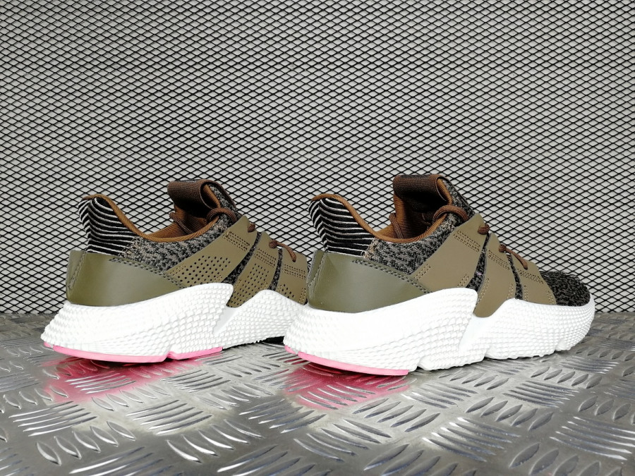 кроссовки мужские Adidas Prophere Trace Olive / Chalk Pink