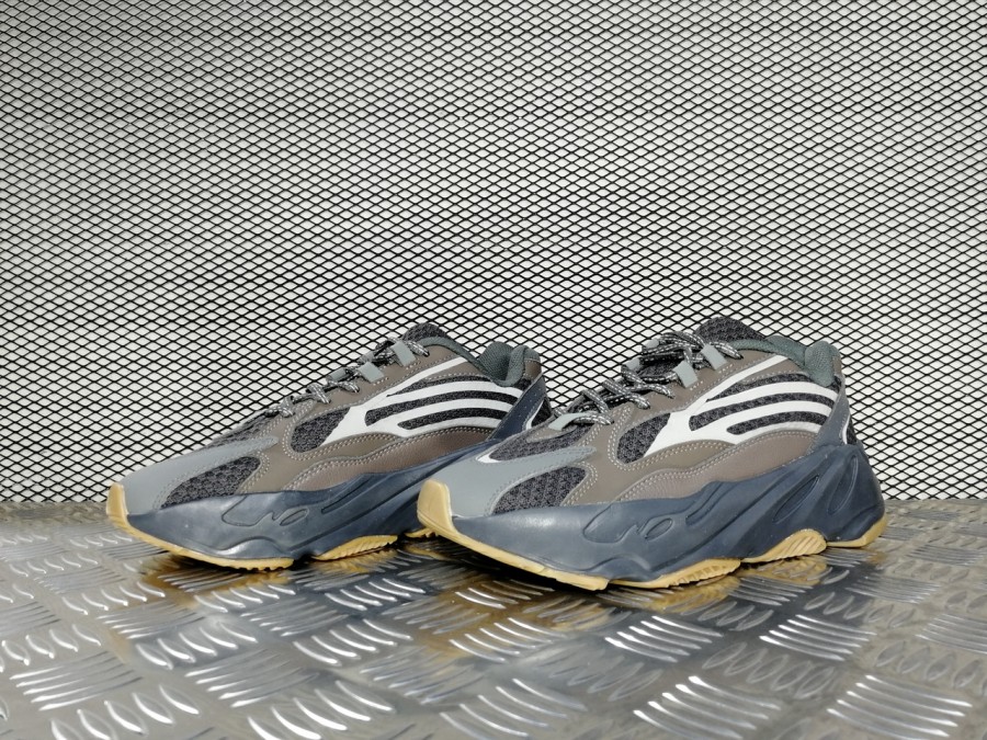 кроссовки мужские Adidas Yeezy Boost 700 V2 Geode