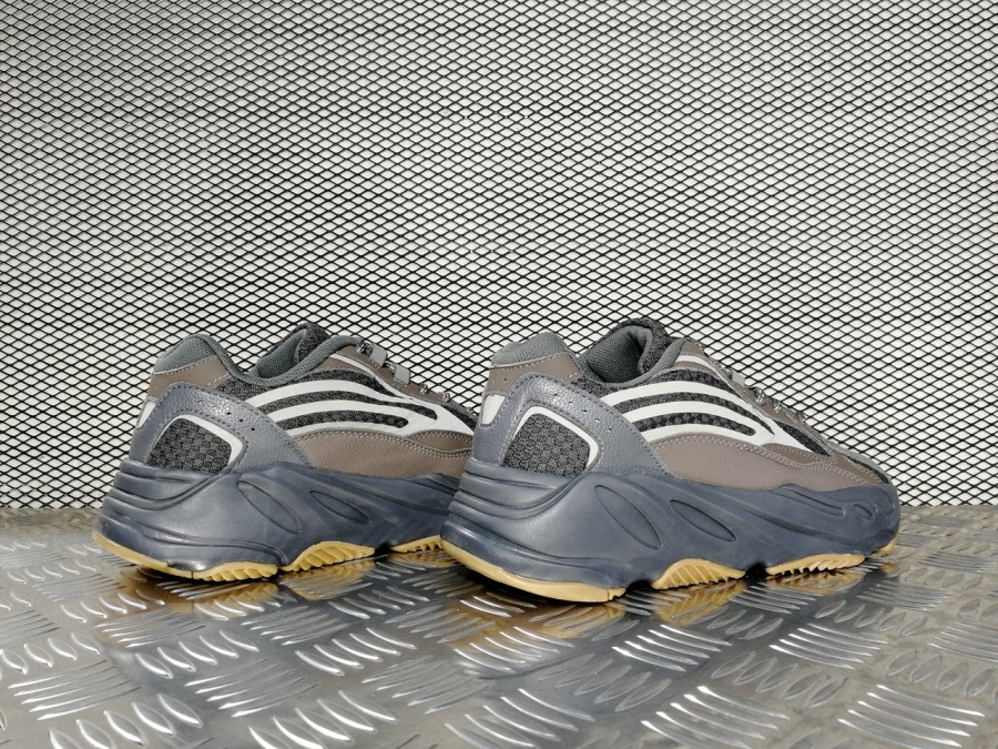 кроссовки мужские Adidas Yeezy Boost 700 V2 Geode