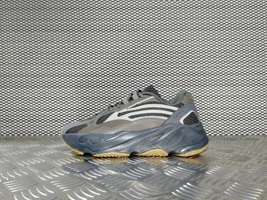 кроссовки мужские Adidas Yeezy Boost 700 V2 Geode