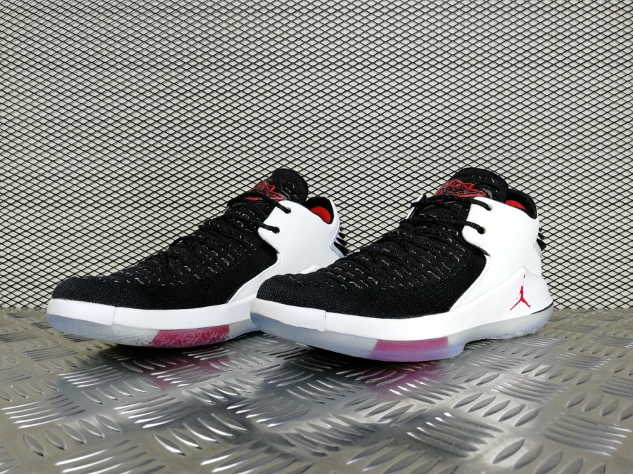 кроссовки мужские Nike Air Jordan XXXII Low BLACK / UNIVERSITY RED / WHITE
