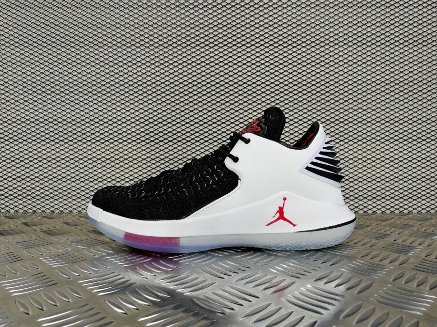 кроссовки мужские Nike Air Jordan XXXII Low BLACK / UNIVERSITY RED / WHITE