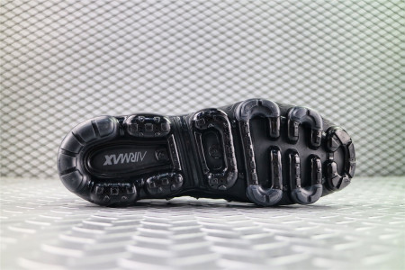 кроссовки мужские Nike Air VaporMax Plus Black / Black-Dark Grey