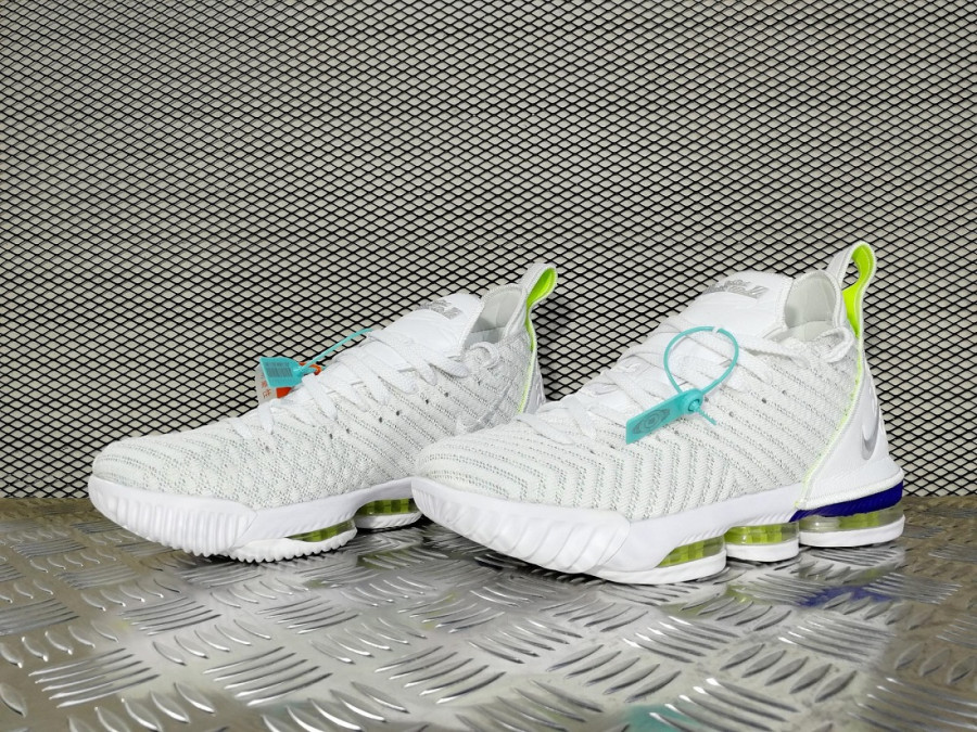 кроссовки мужские Nike LeBron 16 Buzz Lightyear