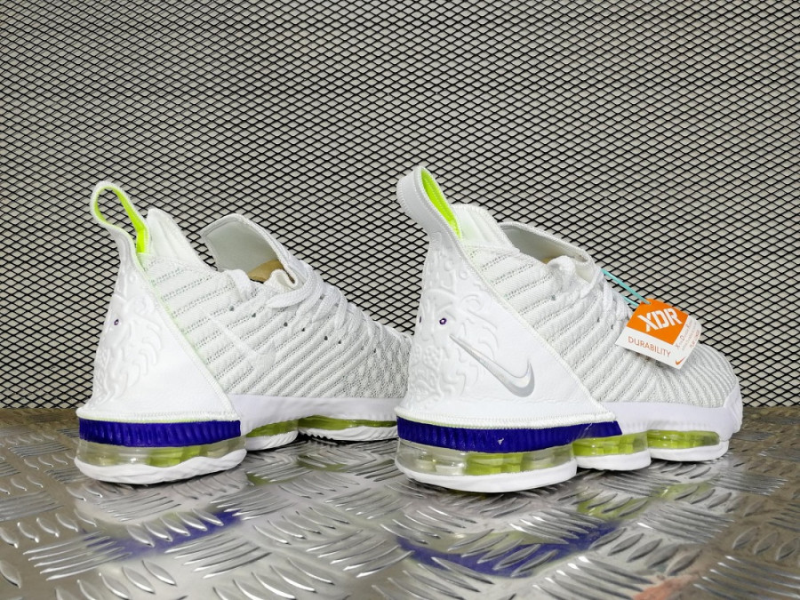 кроссовки мужские Nike LeBron 16 Buzz Lightyear