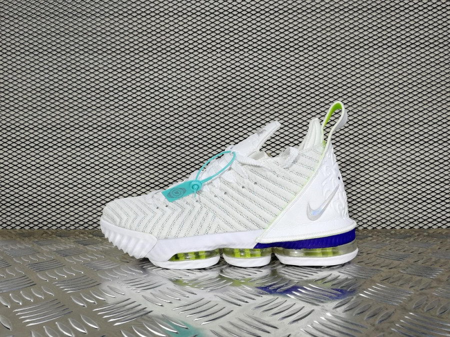 кроссовки мужские Nike LeBron 16 Buzz Lightyear