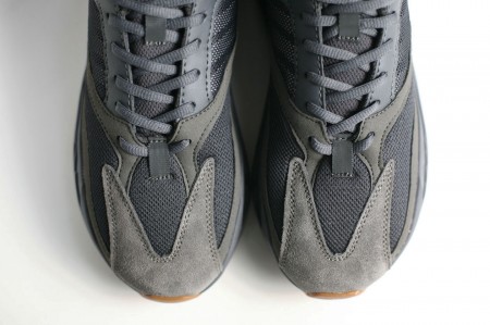 кроссовки Adidas Yeezy Boost 700 Utility Black / Gum