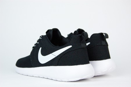 кроссовки Nike Roshe Run Wmns Black / White