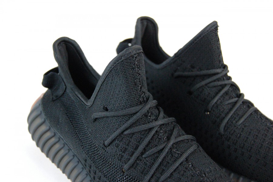 кроссовки Adidas Yeezy 350 boost v2 Black / Ftwr Brown