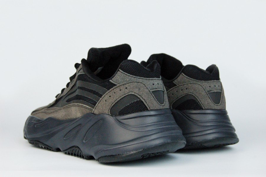 кроссовки Adidas Yeezy Boost 700 v2 Vanta
