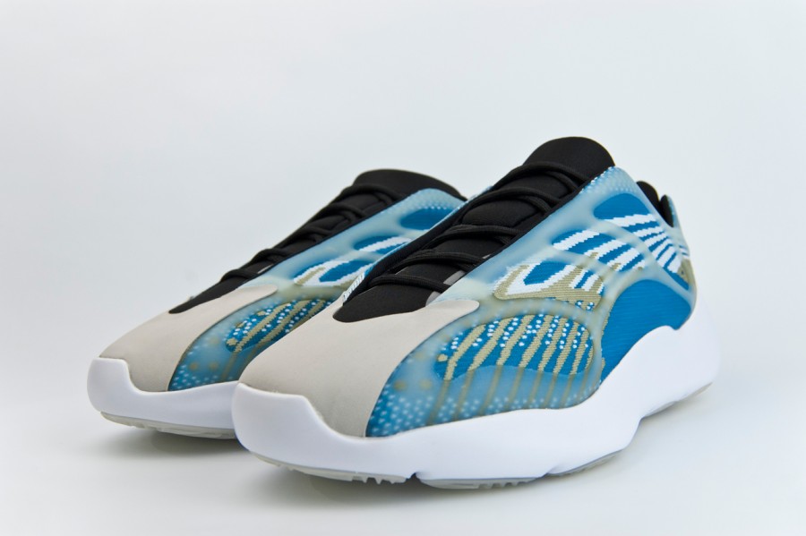 кроссовки Adidas Yeezy 700 v3 Arzareth