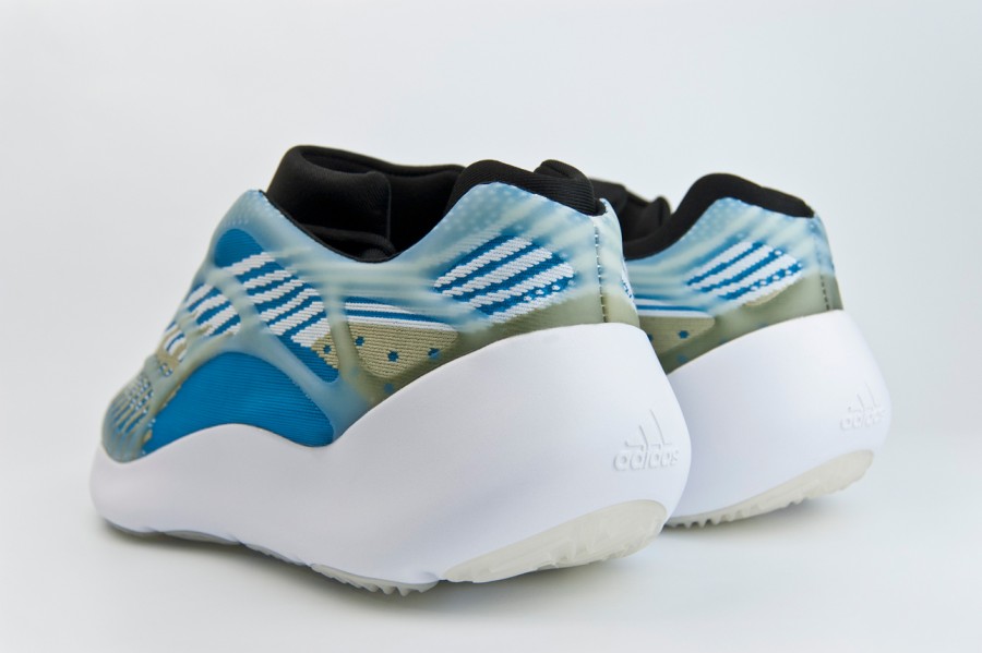 кроссовки Adidas Yeezy 700 v3 Arzareth