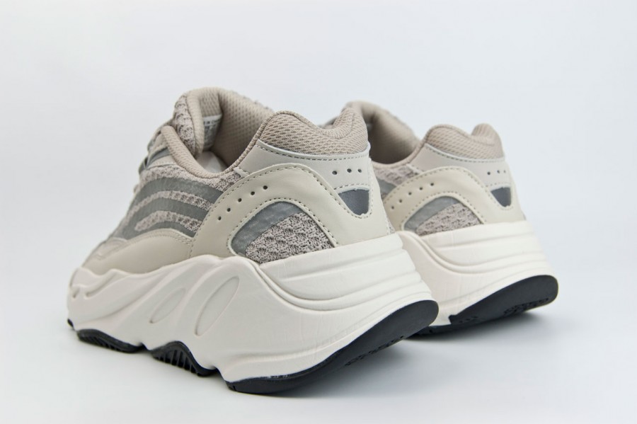 кроссовки Adidas Yeezy Boost 700 v2 Wmns "Static"