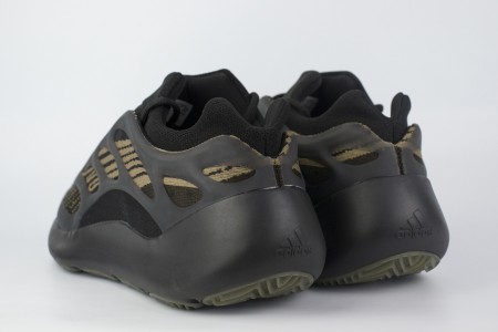 кроссовки Adidas Yeezy 700 v3 Clay Brown