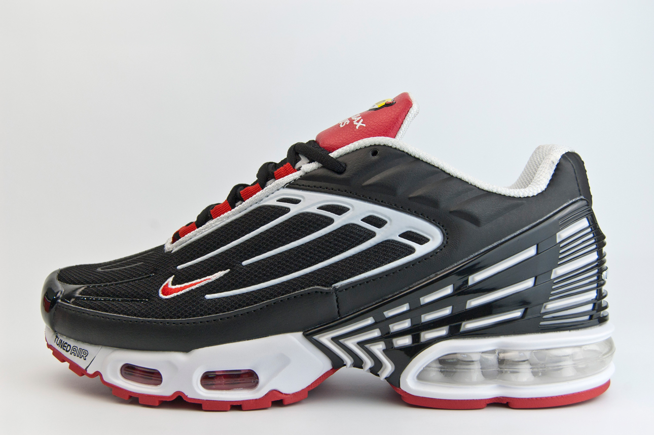 Nike air max plus hotsell womens red and black