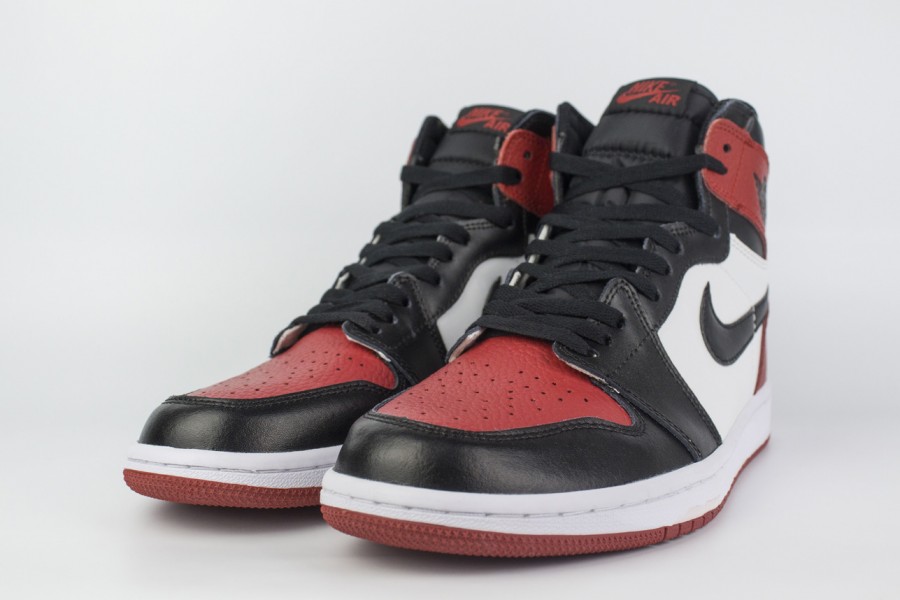 кроссовки Nike Air Jordan 1 Bred Toe 2018