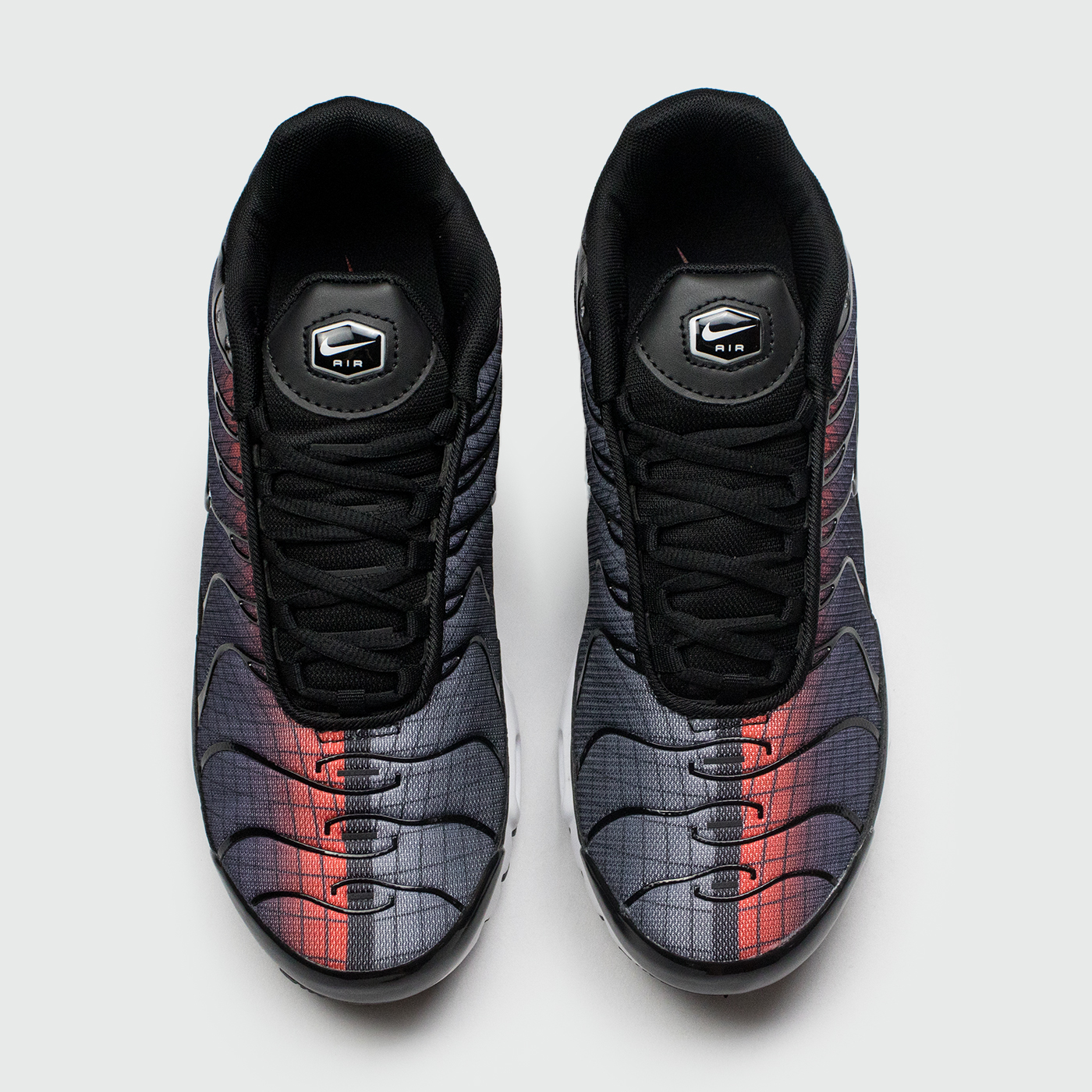 Nike air max hotsell tn black and red