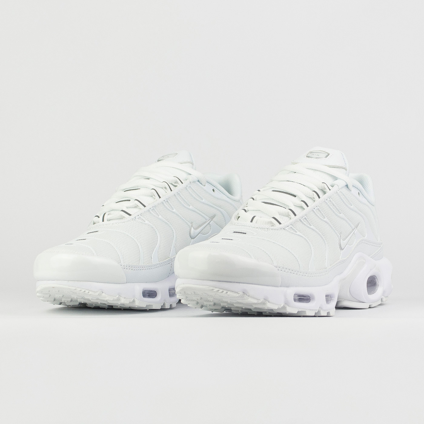 nike air max plus tn triple white