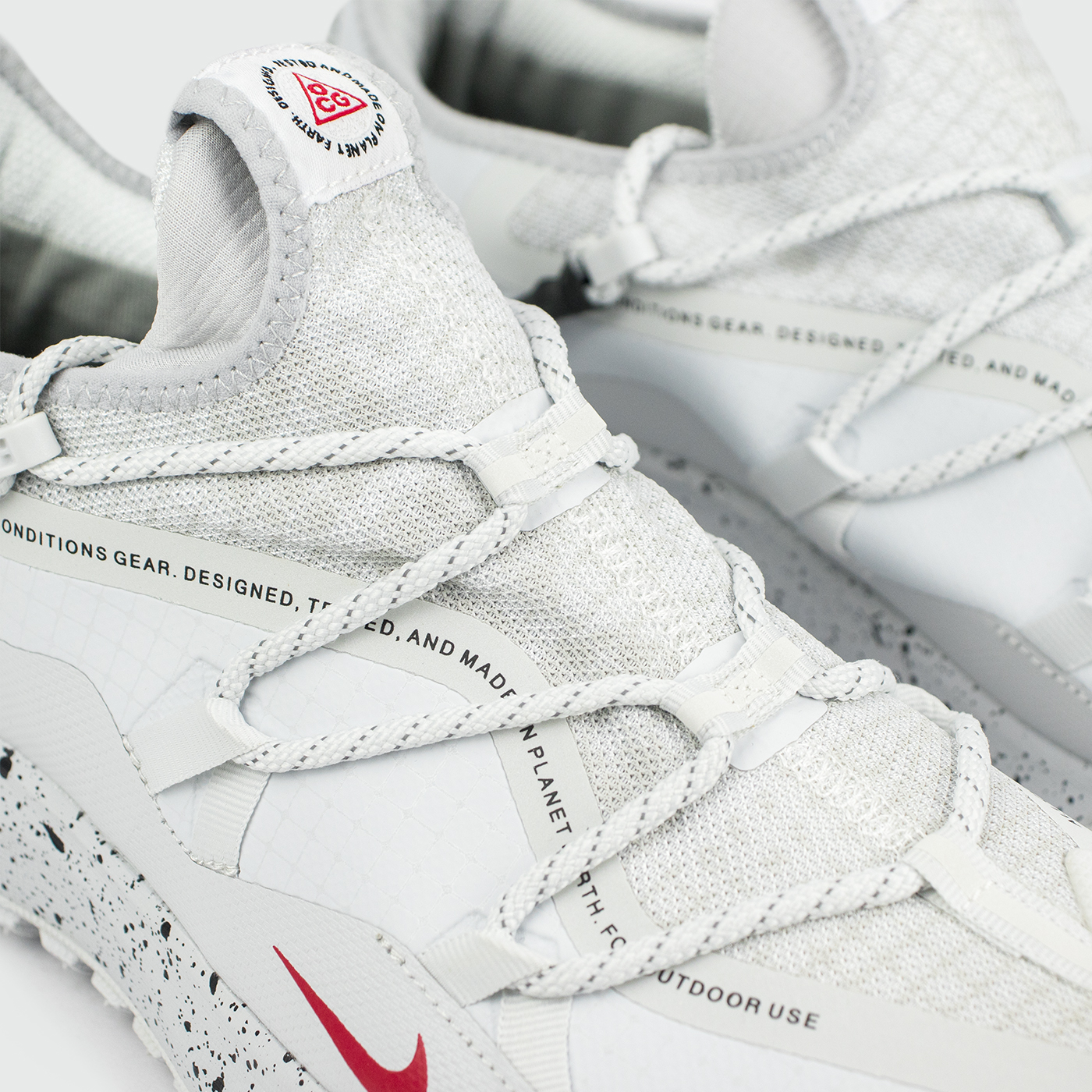 Кроссовки Nike ACG Mountain Fly Low Gtx White / Red