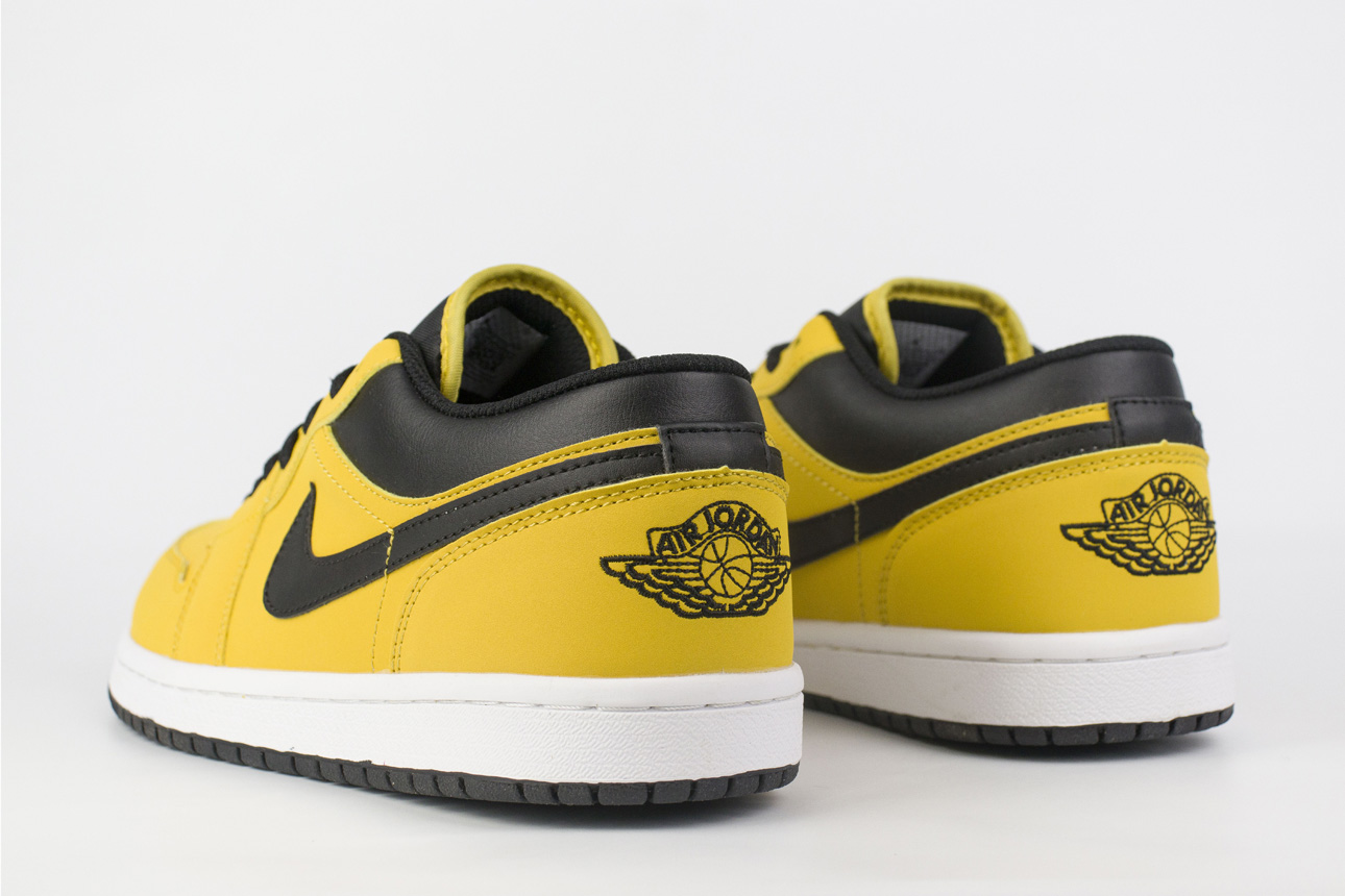 Кроссовки Nike Air Jordan 1 Low University Gold