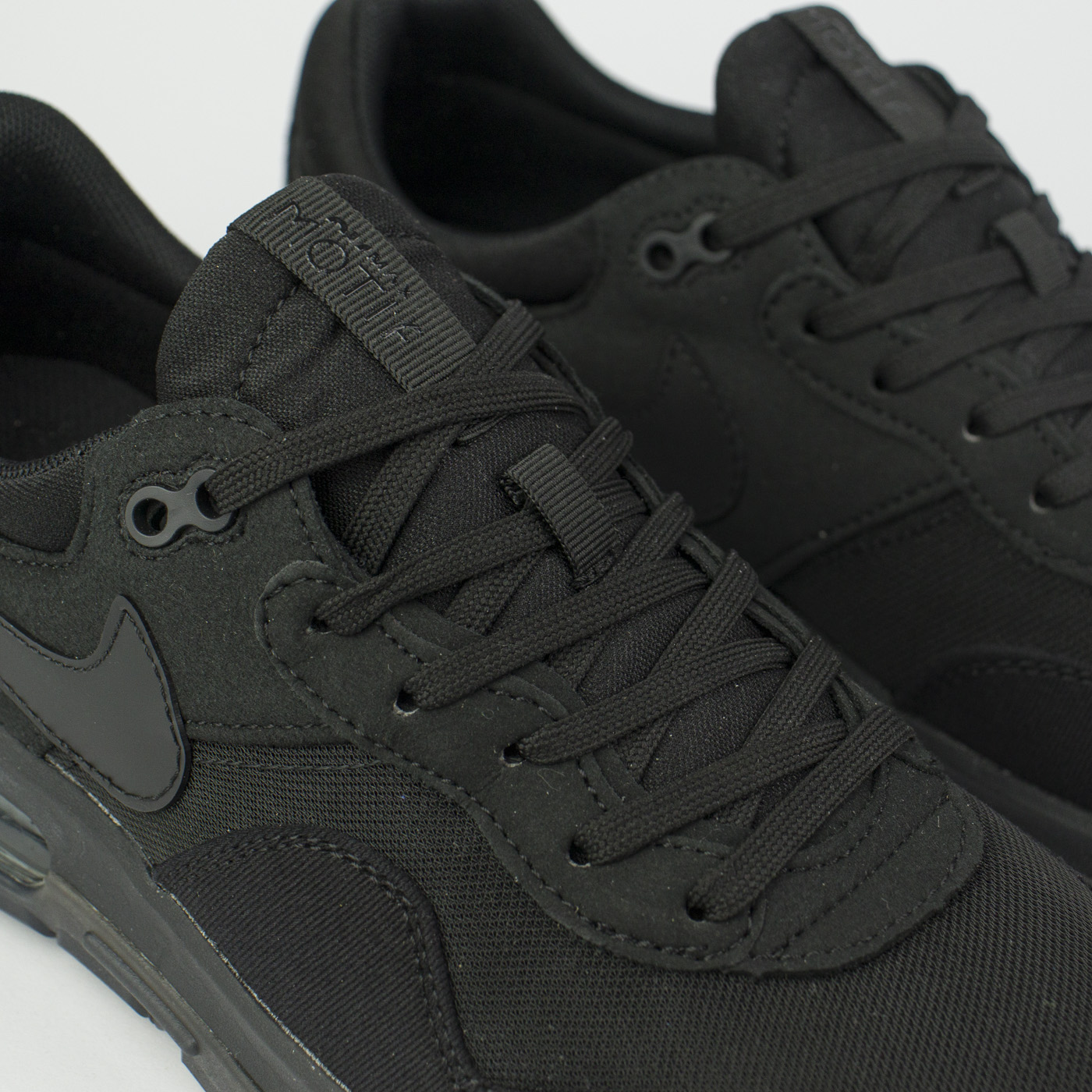 Nike air max outlet 1 flyknit triple black