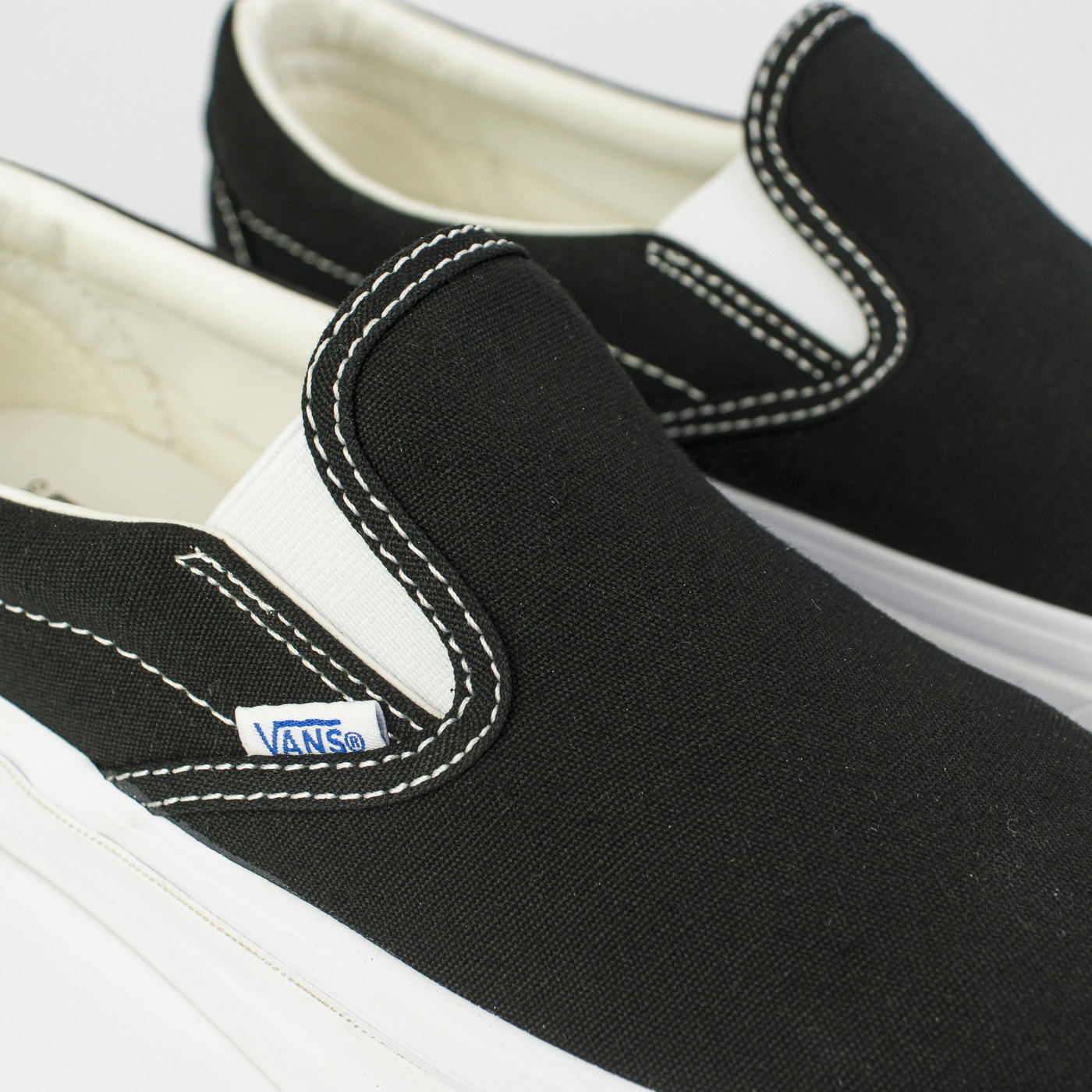 Кеды Vans Slip-On Wmns Black / White