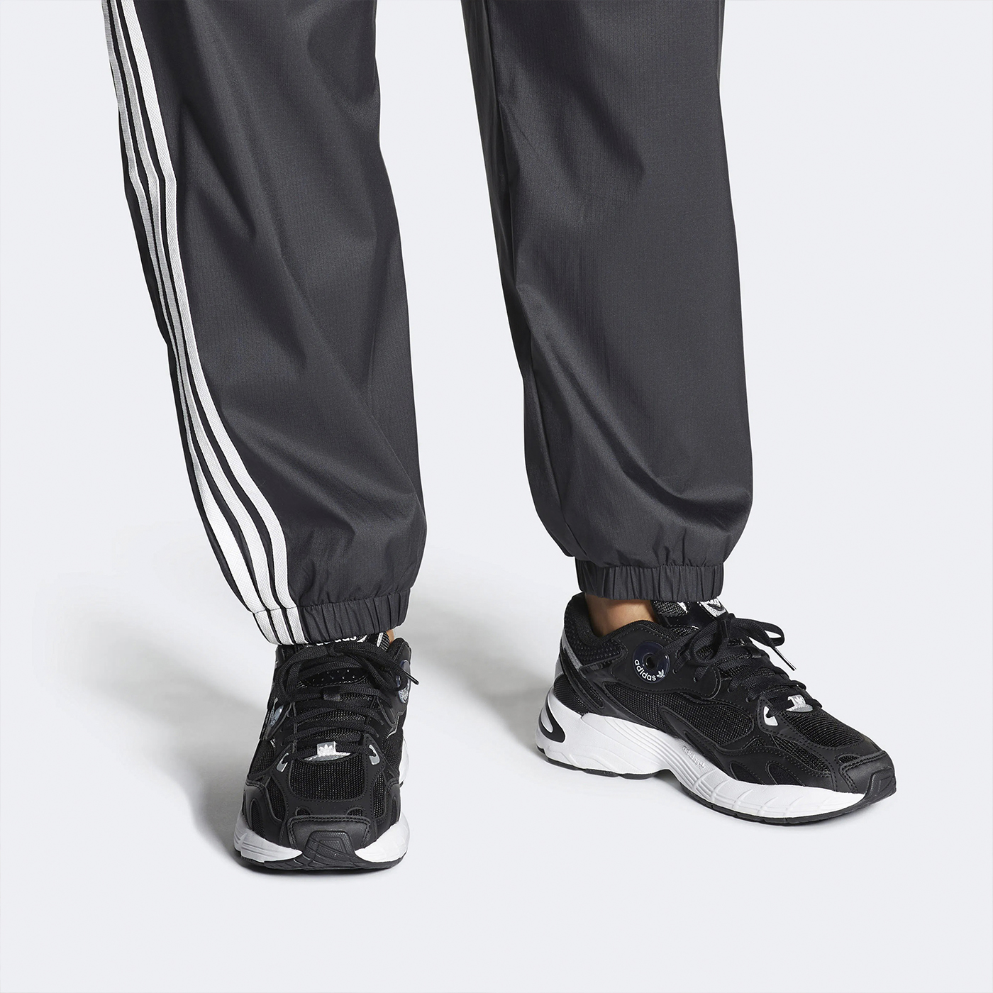 Кроссовки Adidas Astir Black / White Wmns Кроссовки Adidas Astir Black / White Wmns