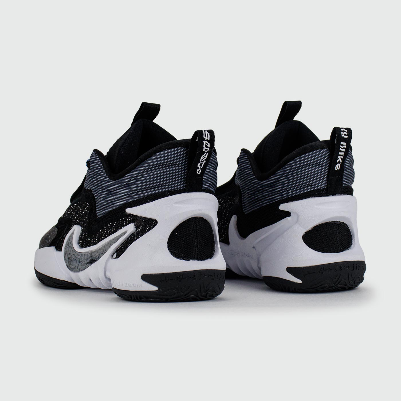 Кроссовки Nike Cosmic Unity 2 Black / White Кроссовки Nike Cosmic Unity 2 Black / White