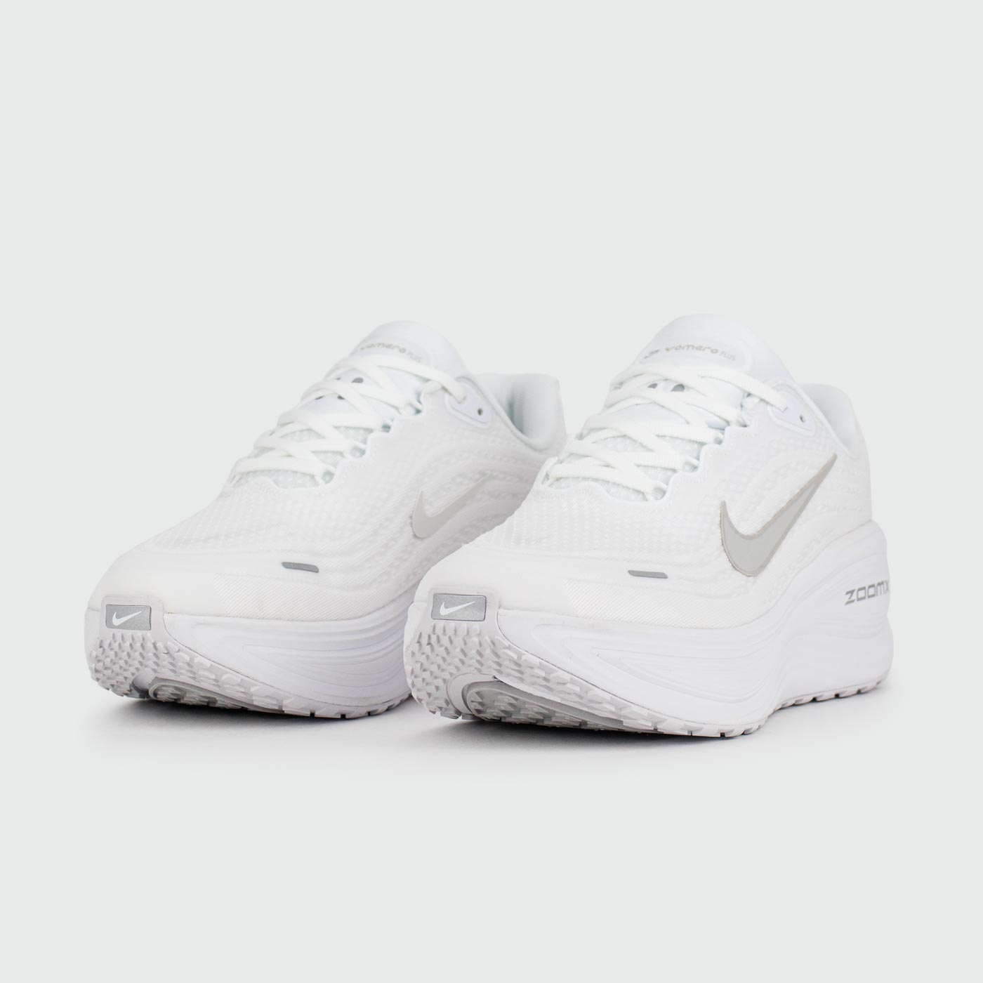 Кроссовки Nike Vomero 18 White Кроссовки Nike Vomero 18 White