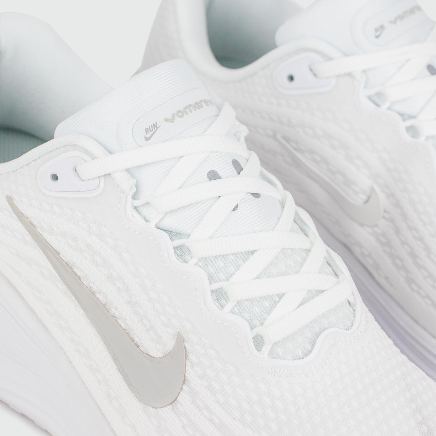 Кроссовки Nike Vomero 18 White Кроссовки Nike Vomero 18 White
