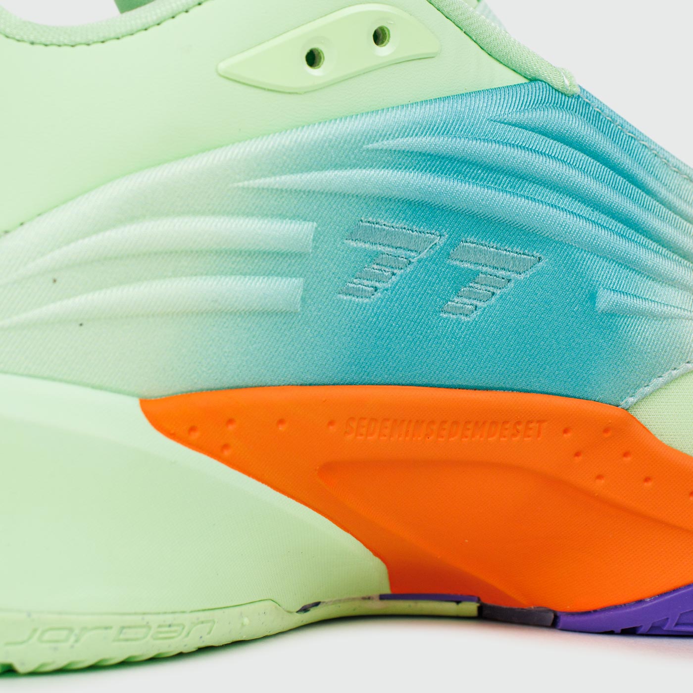 Кроссовки Air Jordan Luka 3 Green Кроссовки Air Jordan Luka 3 Green