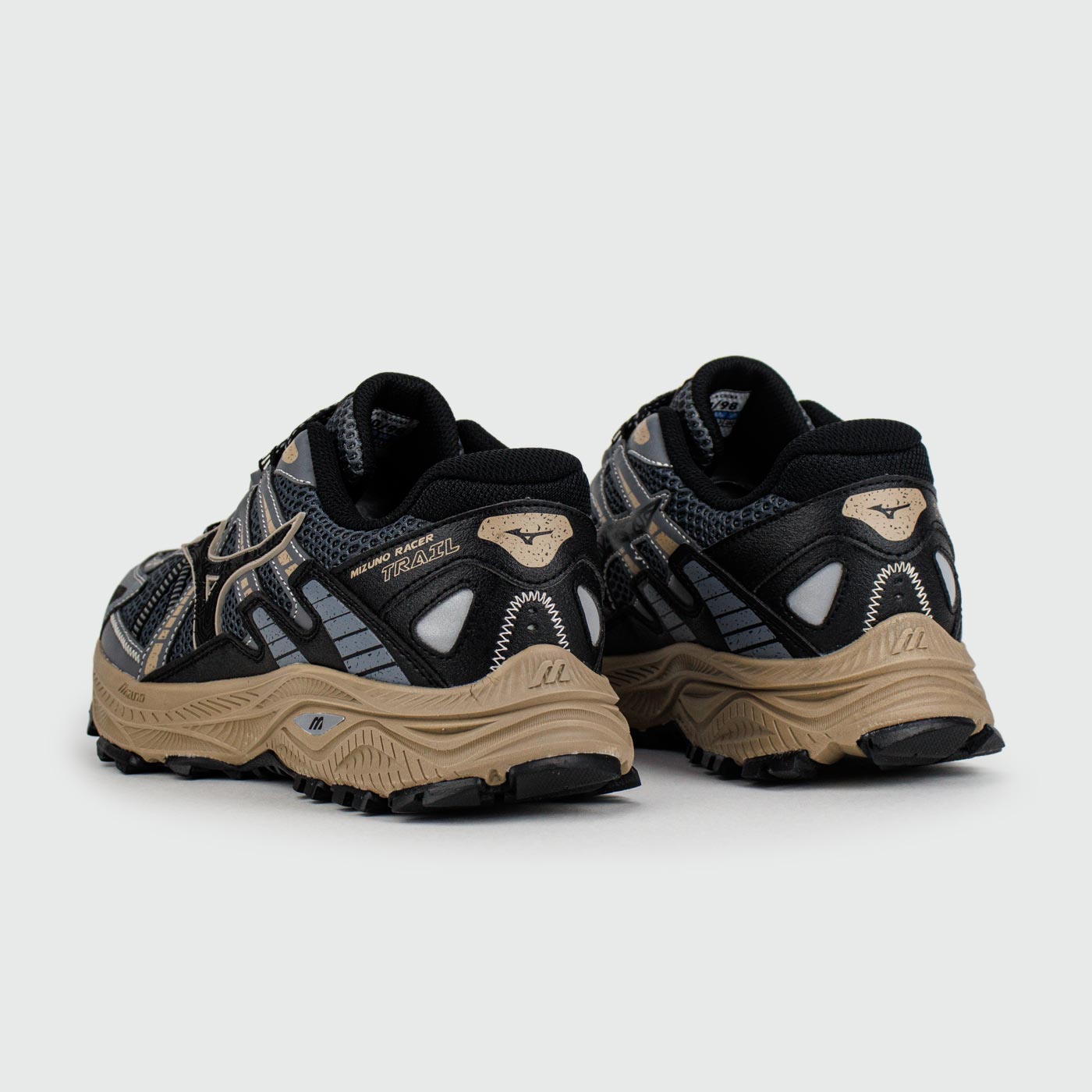 Кроссовки Mizuno Racer Trail Grey Beige Кроссовки Mizuno Racer Trail Grey Beige