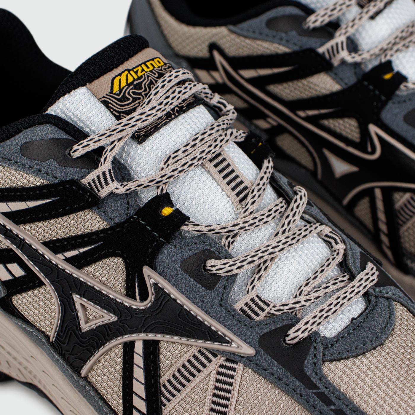 Кроссовки Mizuno Racer Trail Beige Grey Кроссовки Mizuno Racer Trail Beige Grey