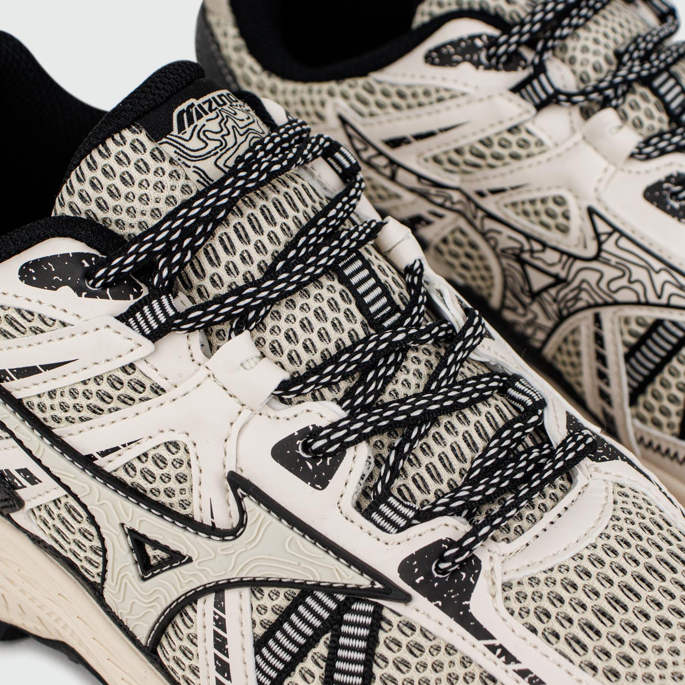 Кроссовки Mizuno Racer Trail White Beige / Black