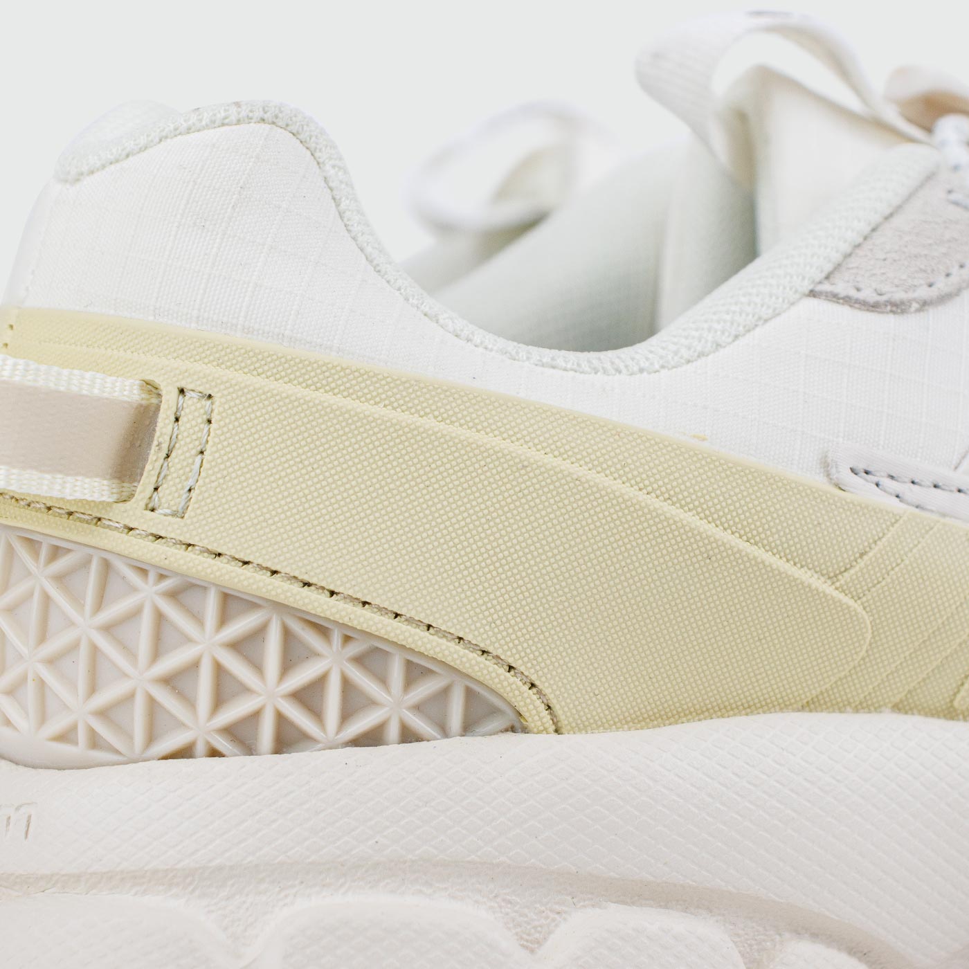 Кроссовки Nike Zoom Vomero 5 Roam Beige