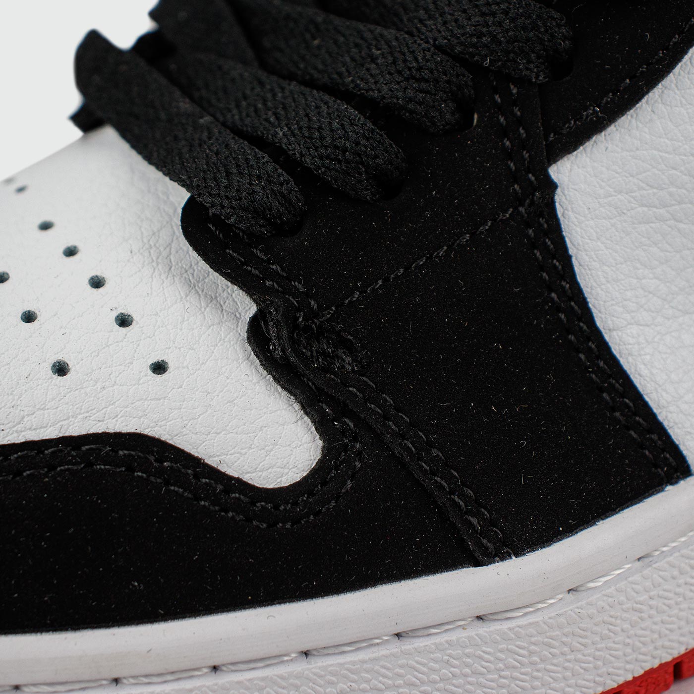 Кроссовки Nike Air Jordan 1 Low Black Toe Кроссовки Nike Air Jordan 1 Low Black Toe