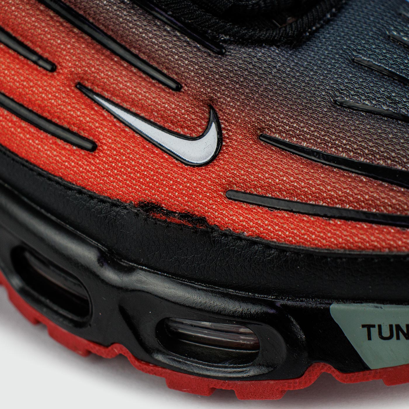 Кроссовки Nike Air Max Plus 3 Tn DeadPool Кроссовки Nike Air Max Plus 3 Tn DeadPool